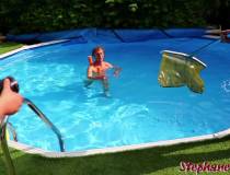 Backstage un couple amateur et le jardinier